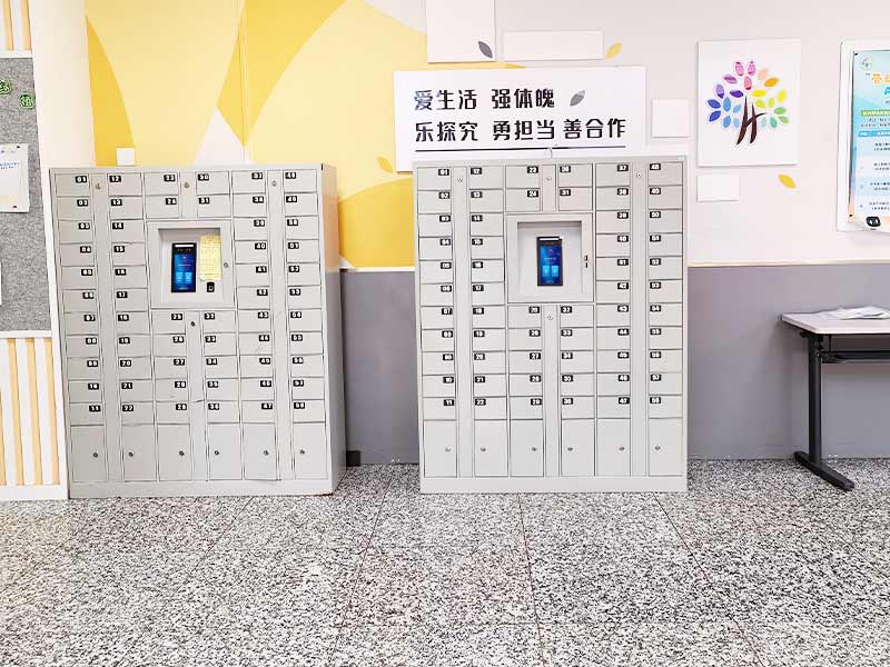 北京市海淀區(qū)實(shí)驗(yàn)學(xué)校引入人臉識(shí)別+指紋型智能手機(jī)柜